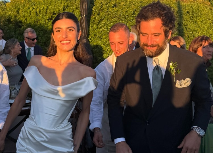 Le nozze di Carolina Sansoni e Tommaso Paradiso a Capalbio: guarda Le nozze di Carolina Sansoni e Tommaso Paradiso a Capalbio: guarda