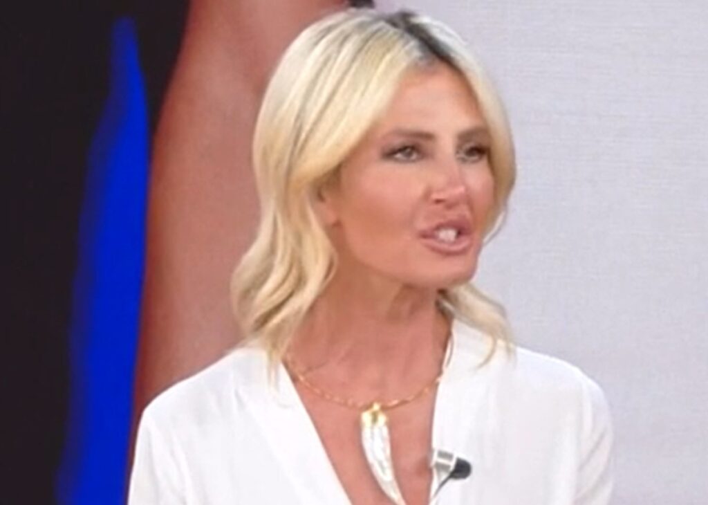 ''Mi scrivono ‘fai schifo’'': Nathaly Caldonazzo in tv si sfoga contro chi la insulta per la sua magrezza ''Mi scrivono ‘fai schifo’'': Nathaly Caldonazzo in tv si sfoga contro chi la insulta per la sua magrezza