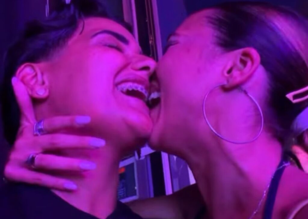 ''E’ la mia fidanzata'': Maria Esposito, Rosa Ricci di Mare Fuori, ufficializza la storia d’amore con Silvia Uras