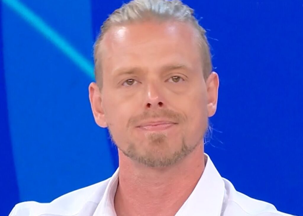 ''A 21 anni ho scoperto il mio vero nome'': Killian Nielsen, figlio di Brigitte, in tv lo svela e parla del padre biologico ''A 21 anni ho scoperto il mio vero nome'': Killian Nielsen, figlio di Brigitte, in tv lo svela e parla del padre biologico