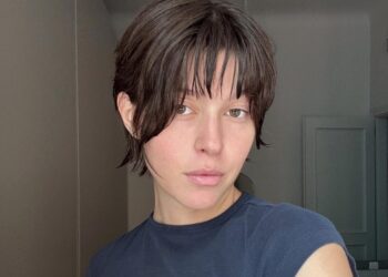 ''Ti stanno da Dio'': Natalia Paragoni, dopo la diagnosi di cancro, accorcia ancora di più i capelli, guarda il look ''Ti stanno da Dio'': Natalia Paragoni, dopo la diagnosi di cancro, accorcia ancora di più i capelli, guarda il look